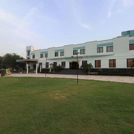 Oyo 33387 Laxmi Lawn And Resort Suite Lucknow Zewnętrze zdjęcie