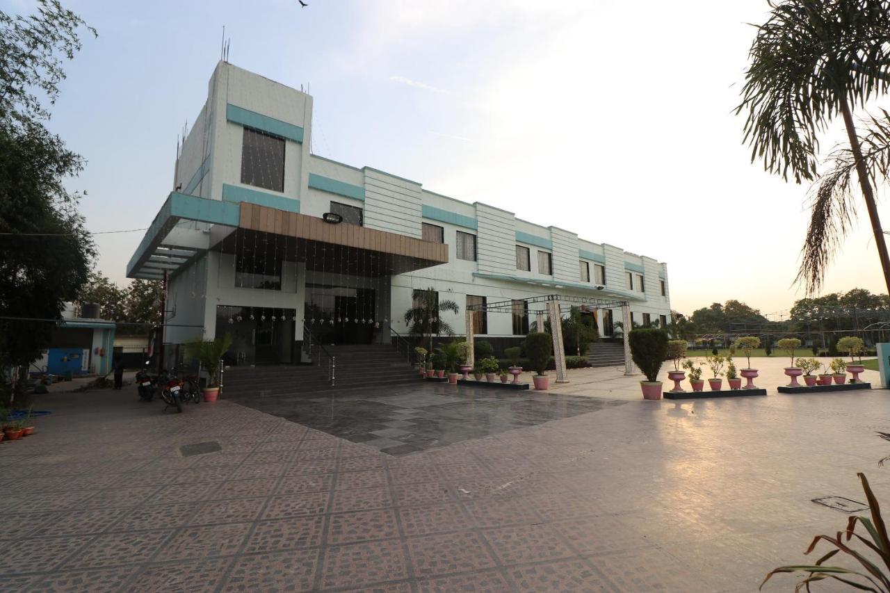Oyo 33387 Laxmi Lawn And Resort Suite Lucknow Zewnętrze zdjęcie
