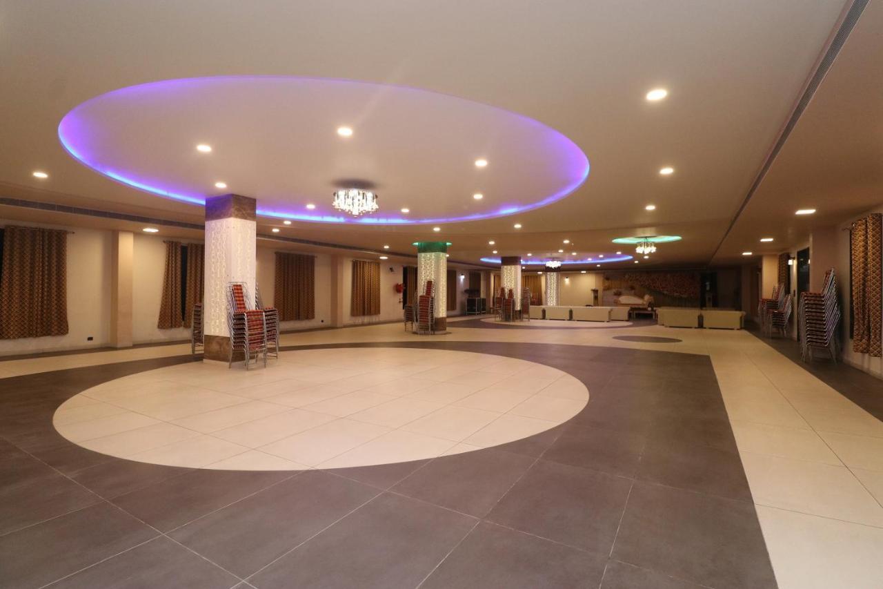 Oyo 33387 Laxmi Lawn And Resort Suite Lucknow Zewnętrze zdjęcie
