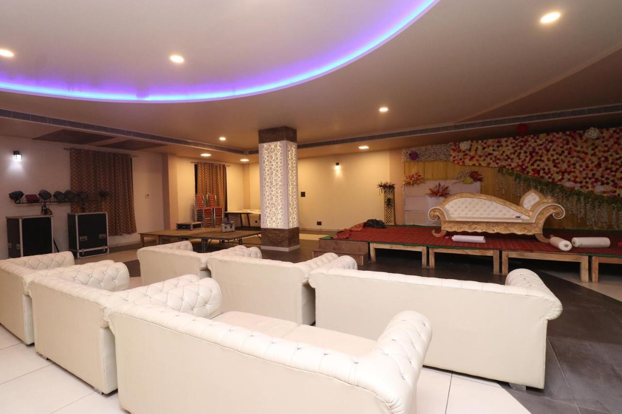 Oyo 33387 Laxmi Lawn And Resort Suite Lucknow Zewnętrze zdjęcie